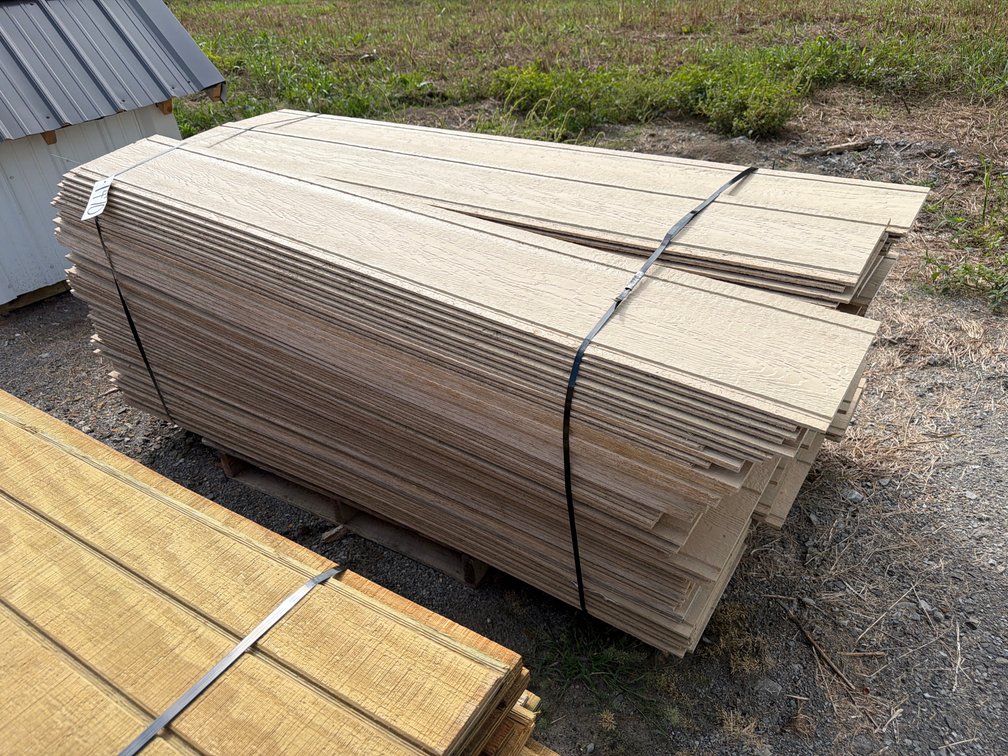 PALLET OF WOOD SIDING CUT-OFFS