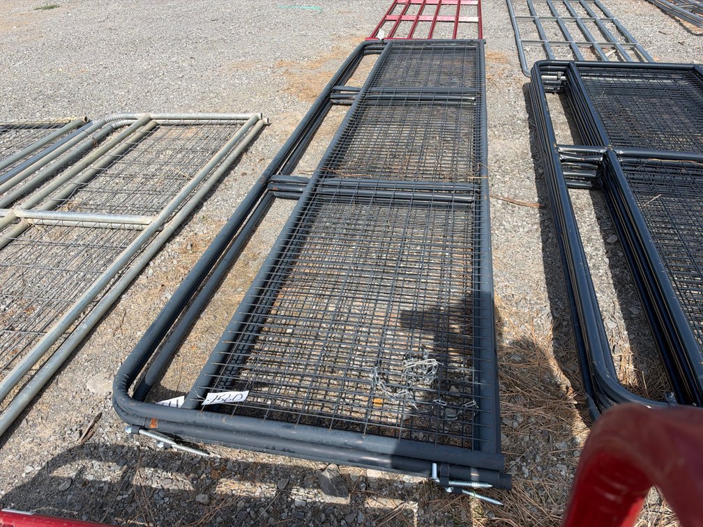 (1) BLUE TARTER 16’ WIRE FILLED GATE