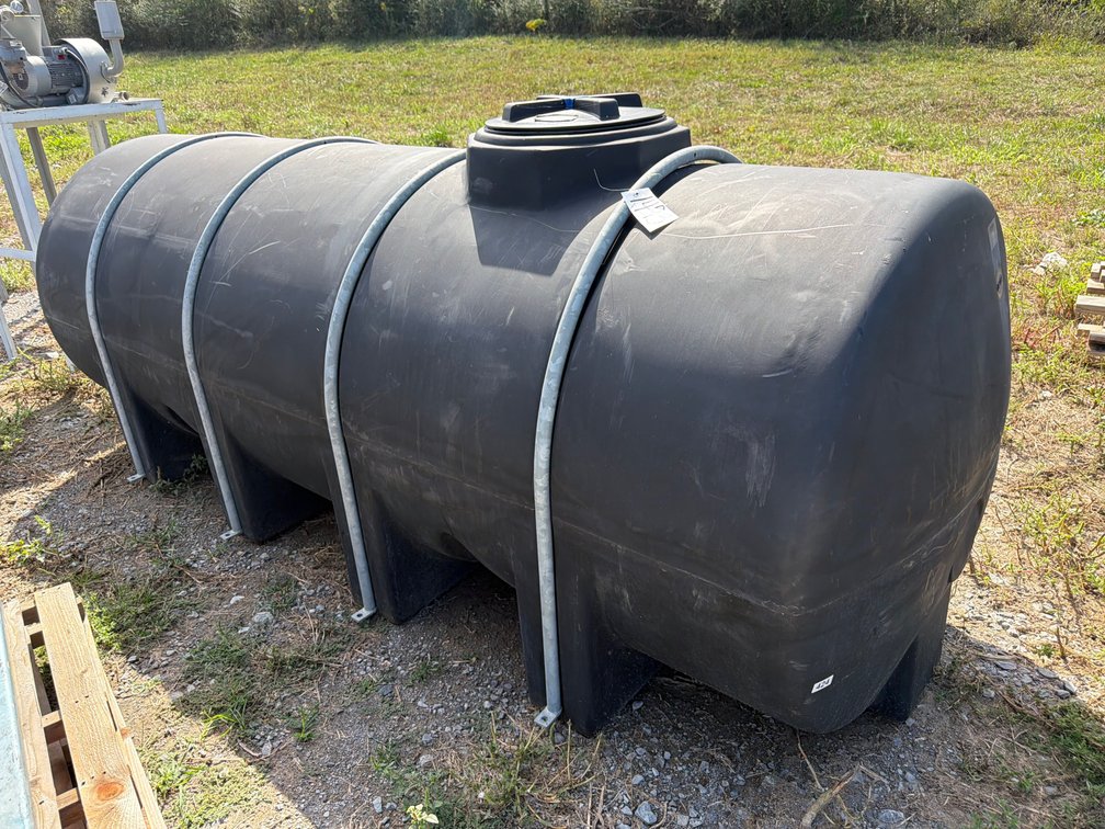 1000 GALLON POLY TANK