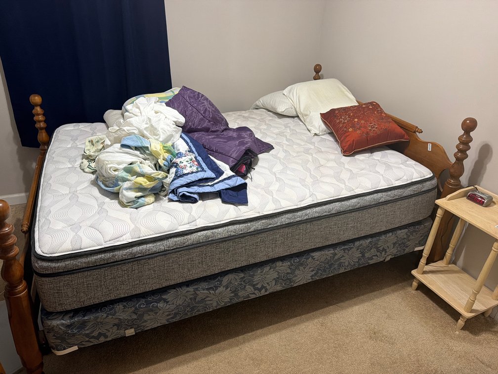 QUEEN BED