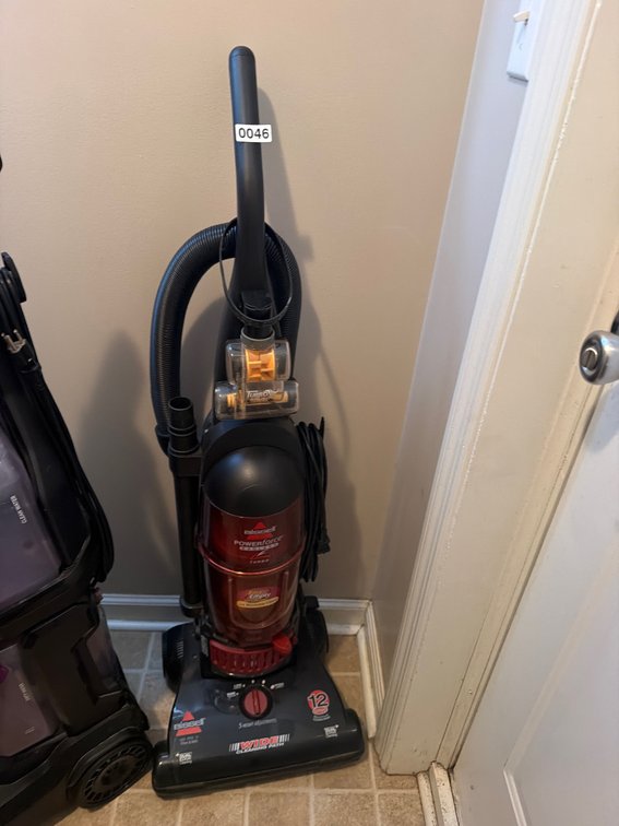 BISSELL VACUUM