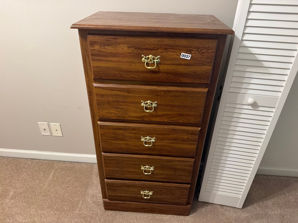 CHEST OF DRAWERS