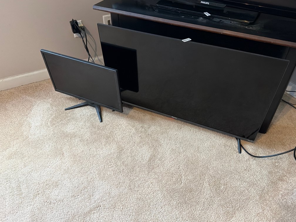 40” HISENSE ROKU TV & MONITOR