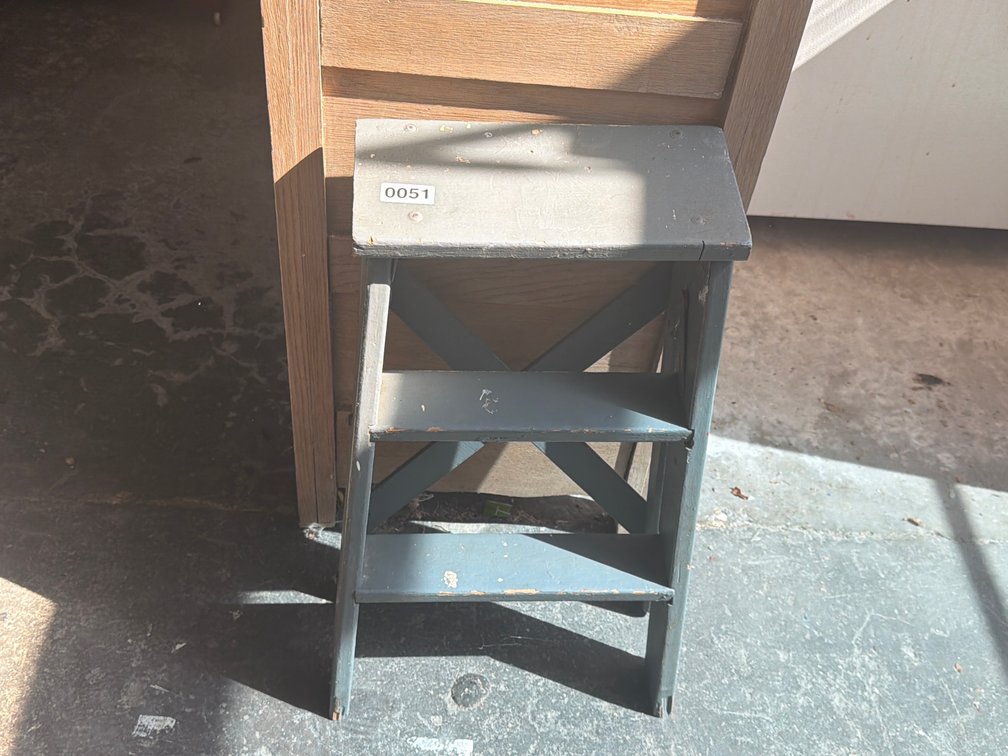 WOODEN STEP LADDER