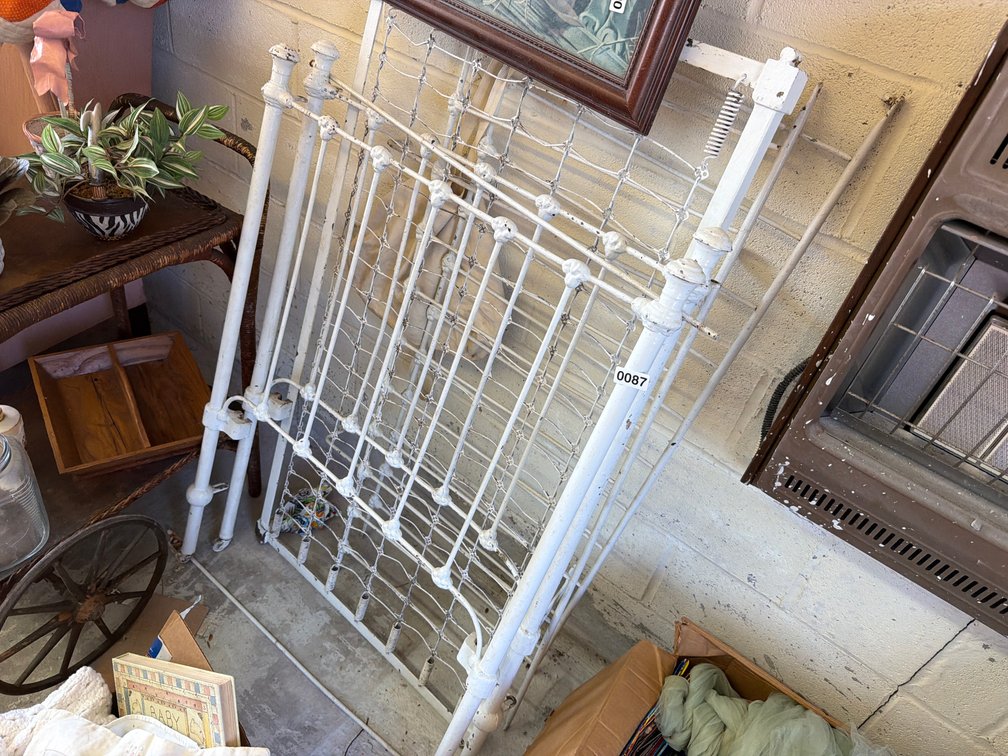 VINTAGE CRIB