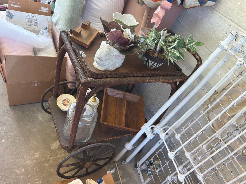 VITAGE TEA CART WITH PLANTERS