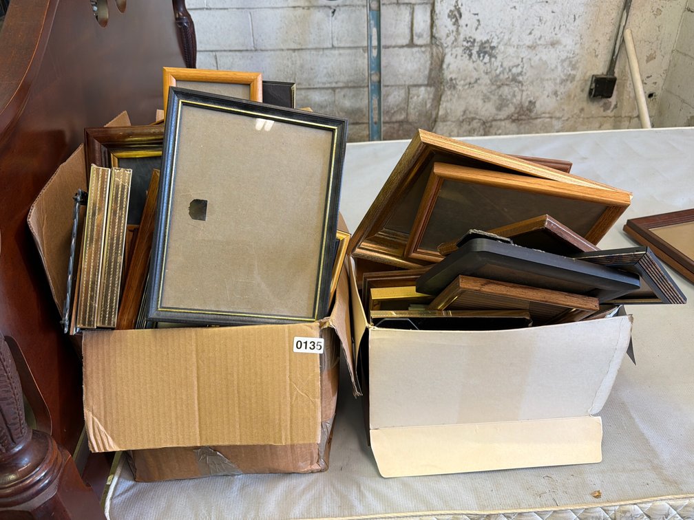 LOT OF PICTURE FRAMES