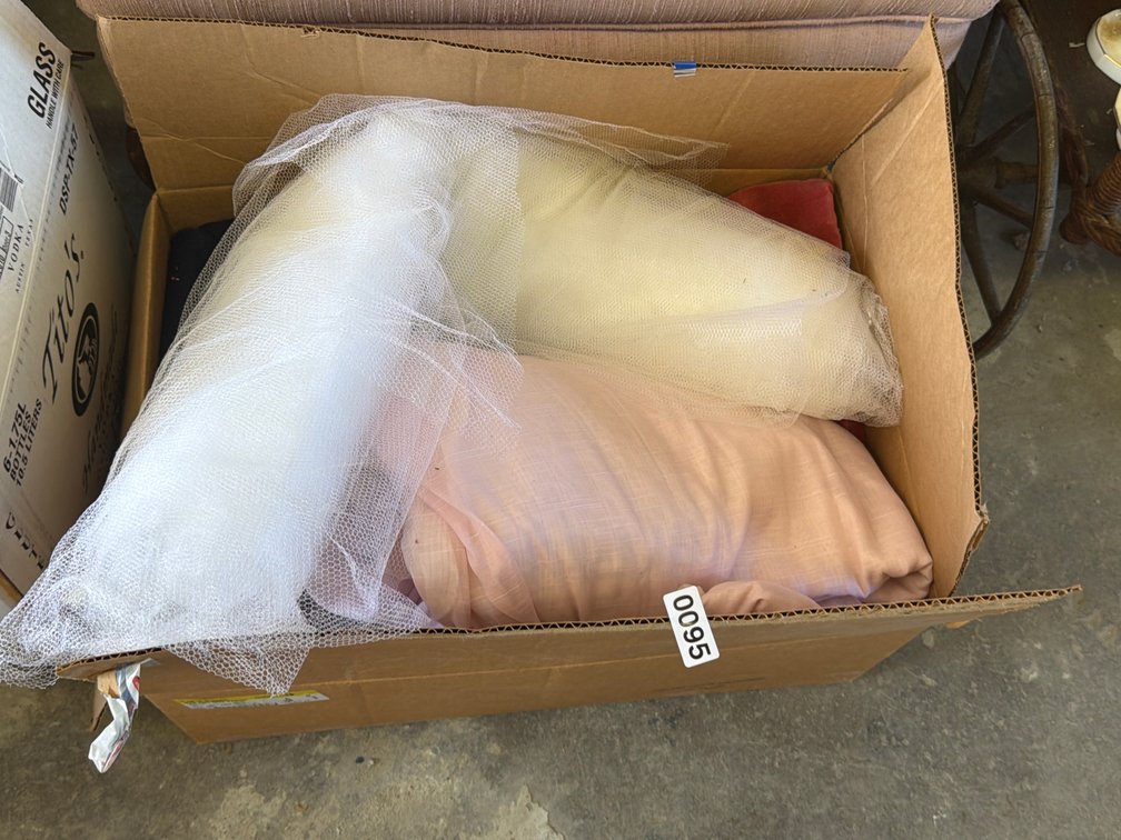 LOT OF SEWING / CRAFT MATERIAL