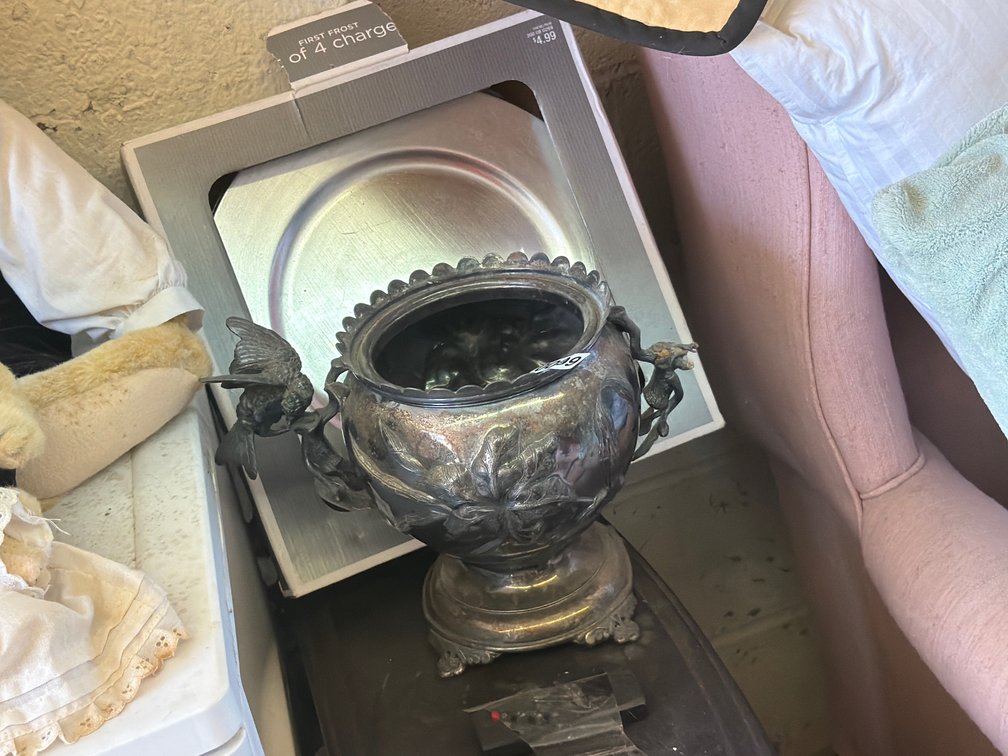 PLATE CHARGERS AND PLANTER