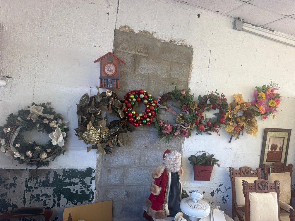 WREATHS, CLOCK, AND FRAMED PRINT