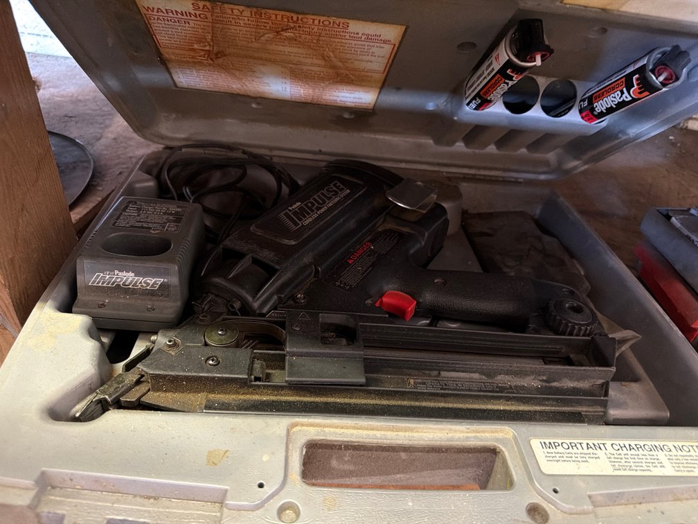 IMPULSE NAILER W/ BATTERIES & CHARGER