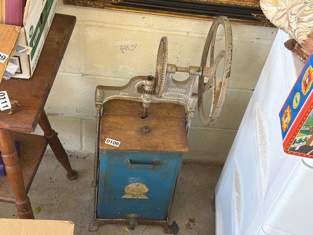 VINTAGE DAZEY BUTTER CHURN