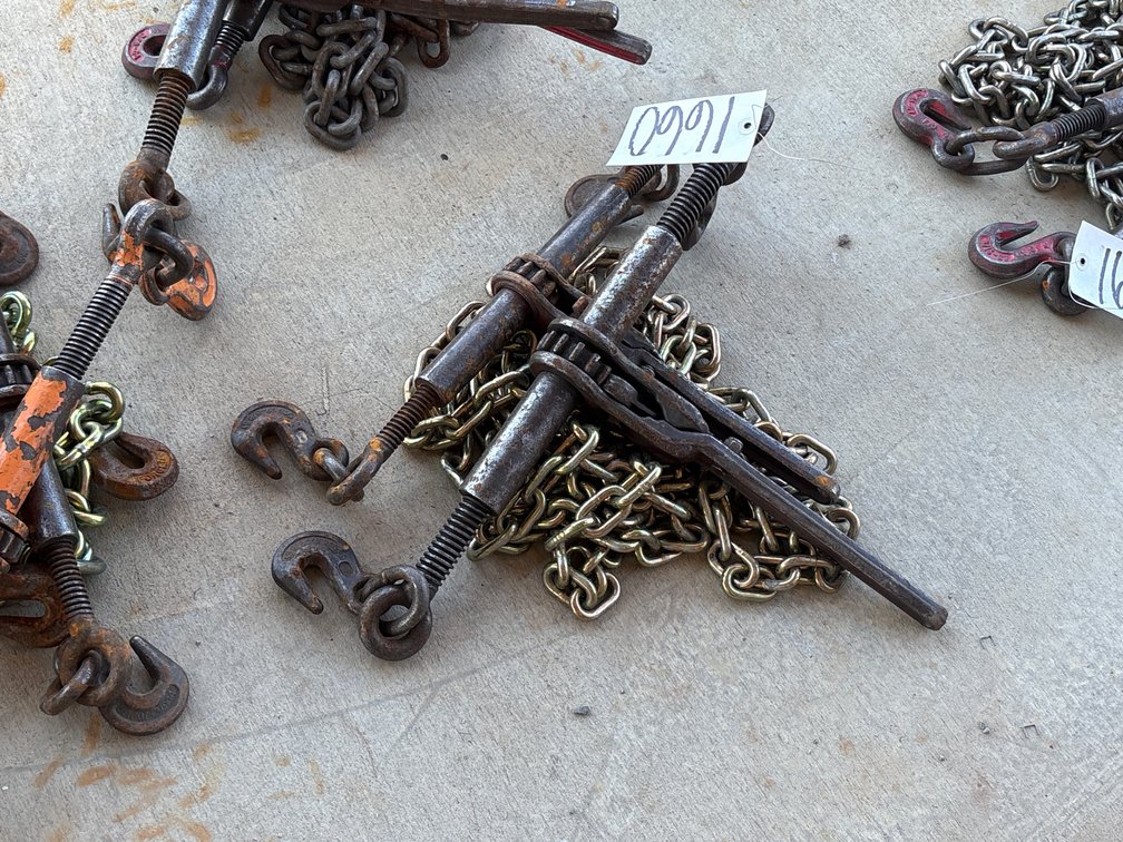 (2) RATCHETING BINDERS & (1) CHAIN W/ NO HOOKS