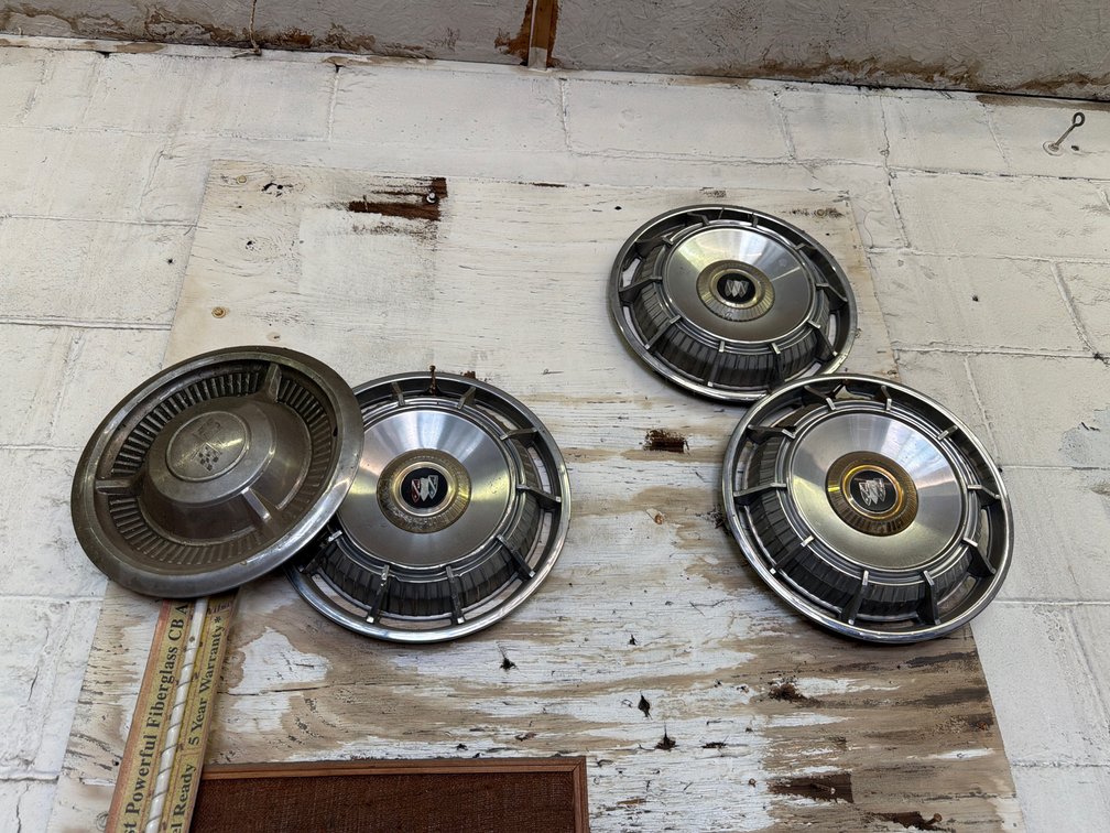 CHEVY WHEEL COVERS
