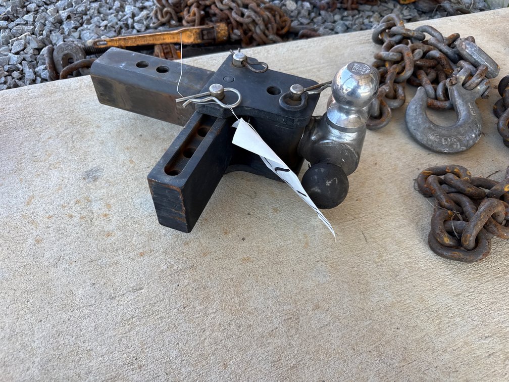 B&W ADJUSTABLE TOW AND STOW HITCH