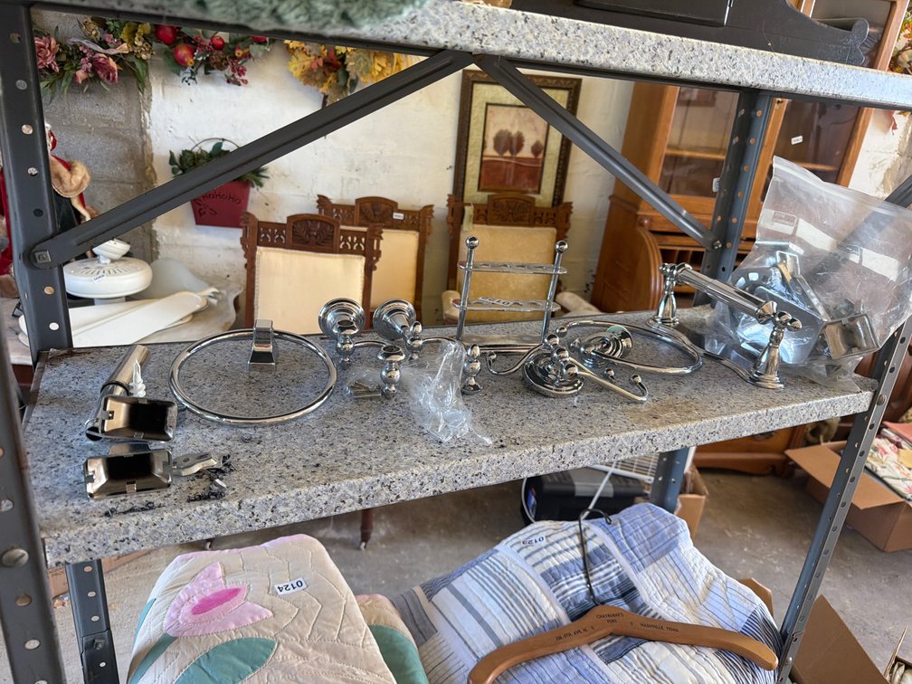 LOT OF BATHROOM HARDWARE