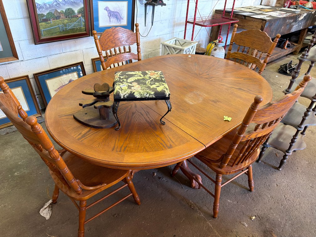 TABLE W/ (4) CHAIRS