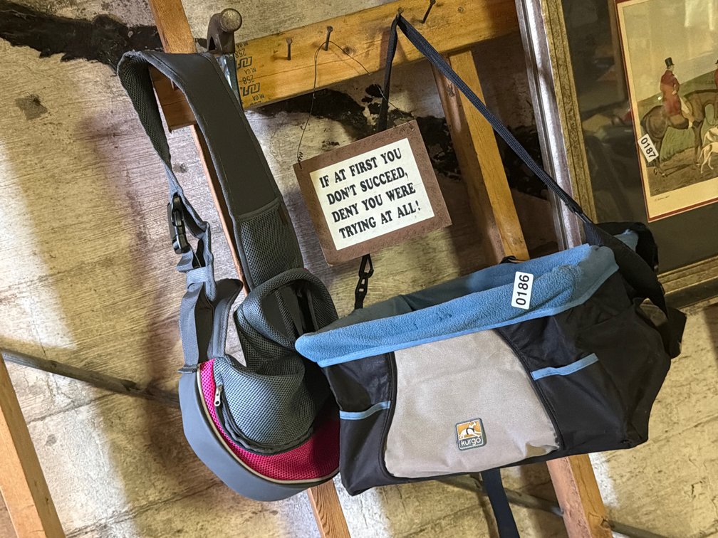 DOG SEAT , SIGN , ETC