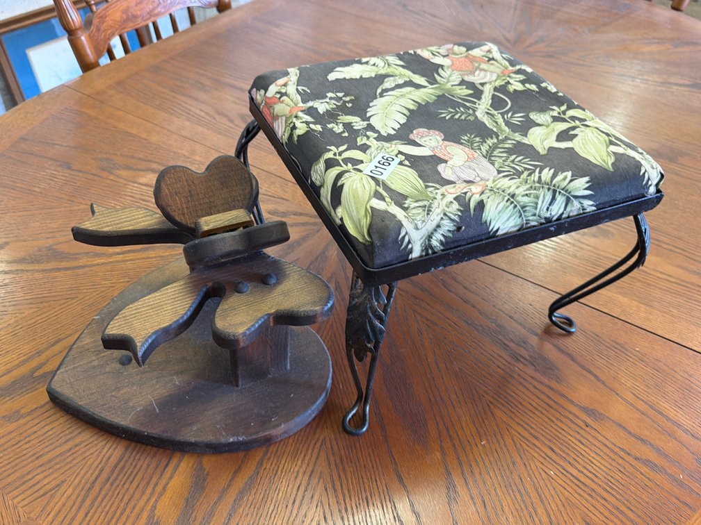 FOOTSTOOL & WOOD DECOR