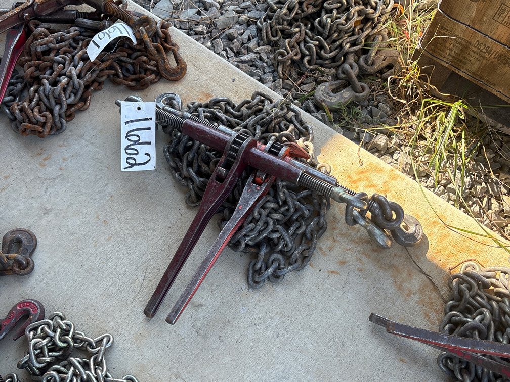 (2) RATCHETING BINDERS & (1) CHAIN W/ (2) HOOKS