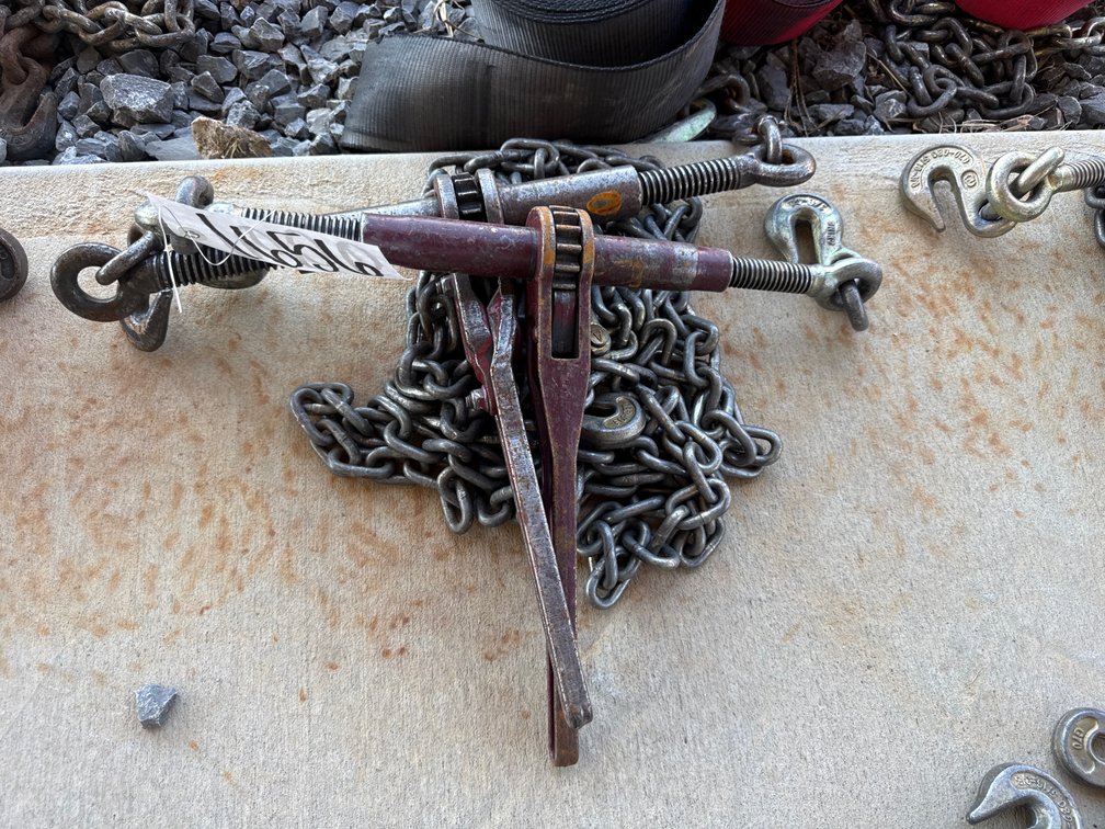 5/16 CHAIN AND (2) RATCHET BINDERS