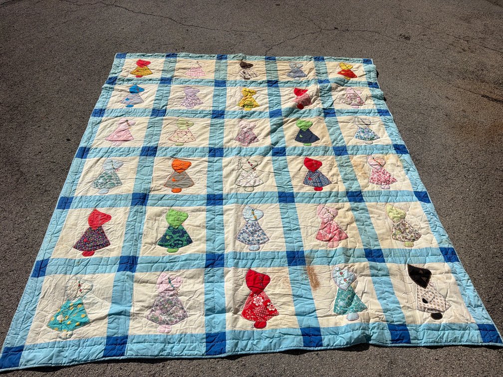 VINTAGE SUN BONNET SUE QUILT