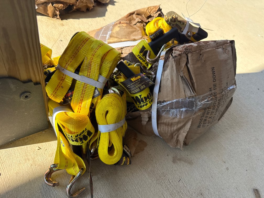 (20) 1.5”x15’ RATCHET STRAPS