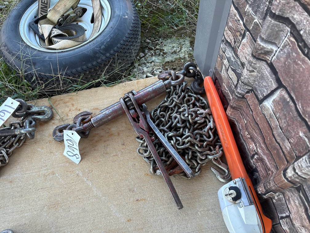 (2) RATCHETING BINDERS & (1) CHAIN W/ 2 HOOKS