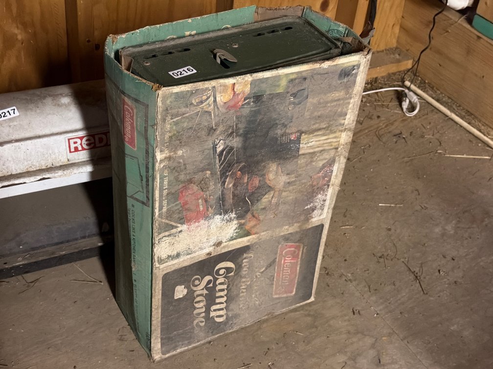 COLEMAN CAMP STOVE
