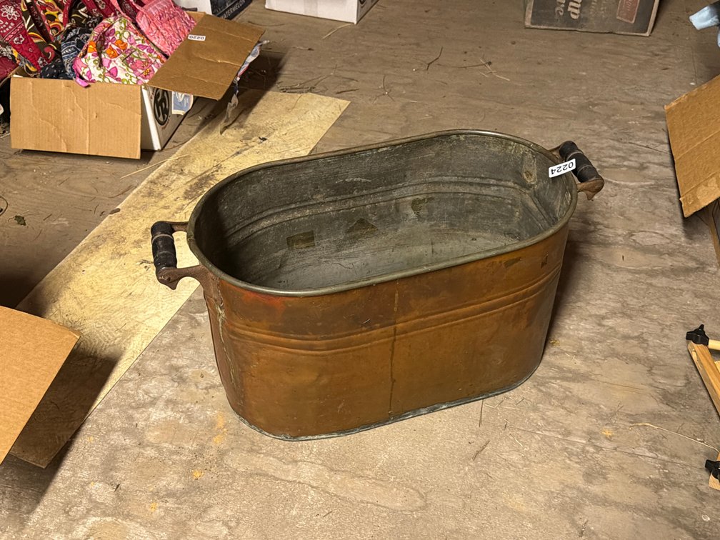 DOUBLE HANDLED METAL TUB