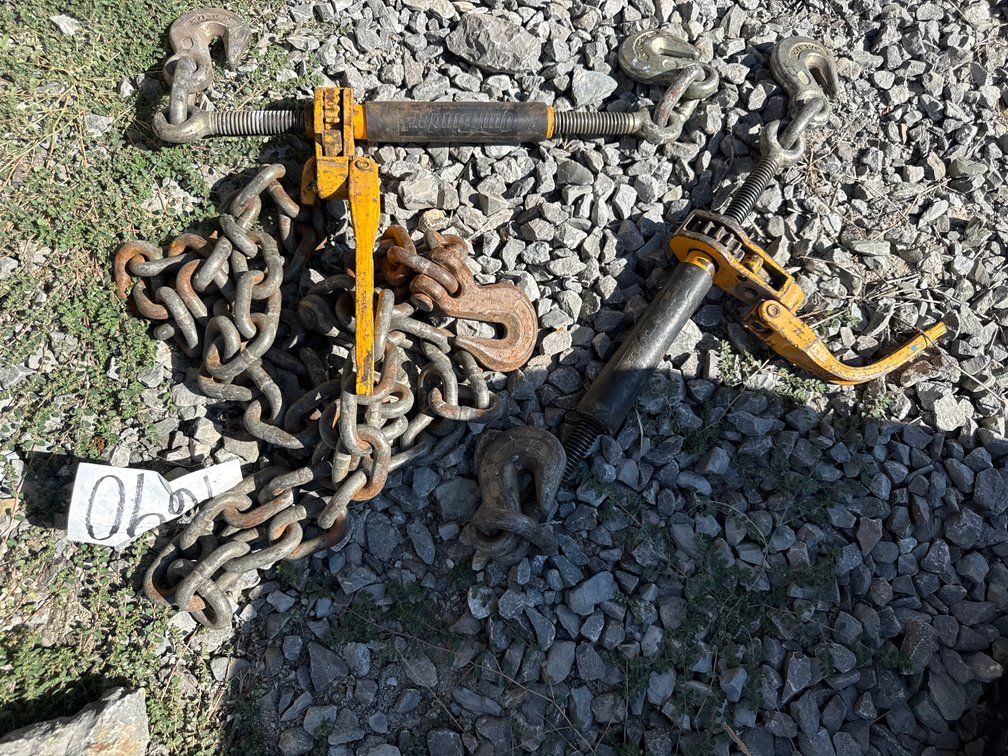 (1) 1/2” CHAIN AND (2) RATCHET BINDERS