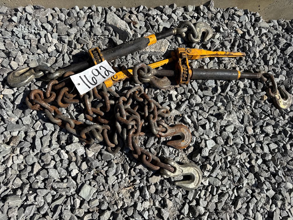 (1) 1/2” CHAIN AND (2) RATCHET BINDERS