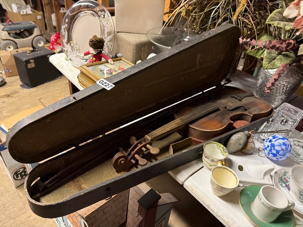 ANTONIOUS VIOLIN & CASE