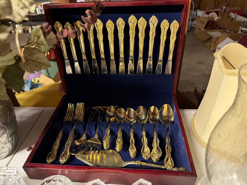BOX OF GOLDTONE INTERNATIONAL FLATWARE