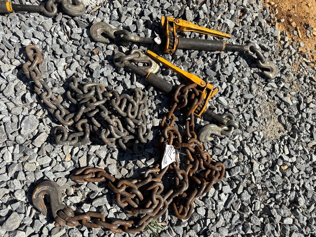 (2) 1/2” CHAINS AND (2) RATCHET BINDERS