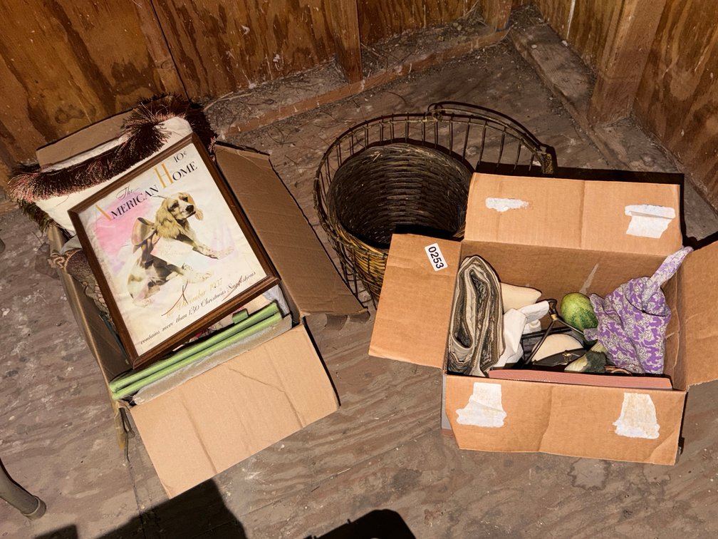 LOT OF BASKETS , PRINT , ETC