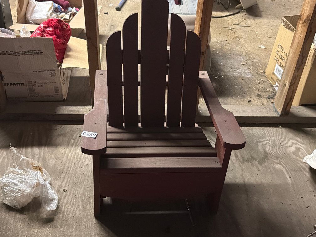 SMALL KIDS CHAIR