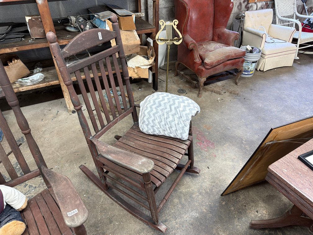 ROCKING CHAIR