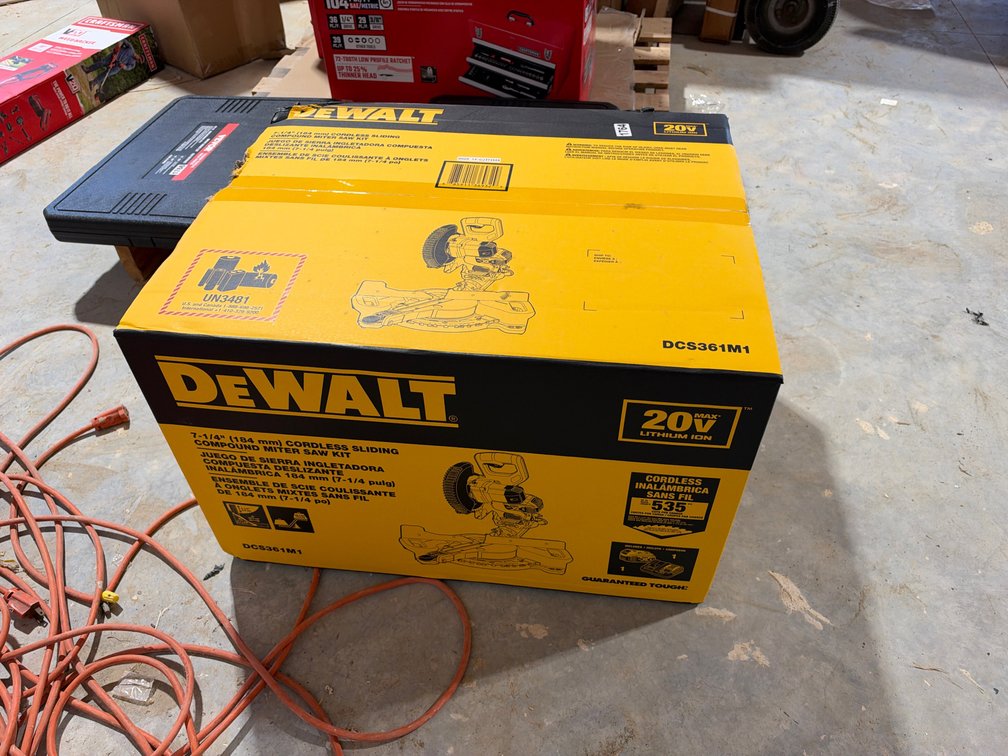 DEWALT 7 1/4” CORDLESS SLIDING MITER SAW KIT