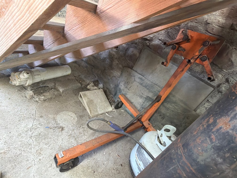 ENGINE STAND