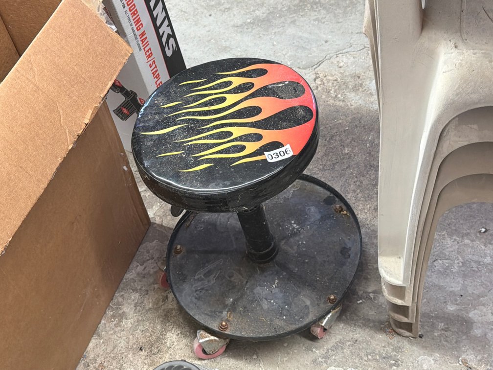 ROLLING SHOP STOOL
