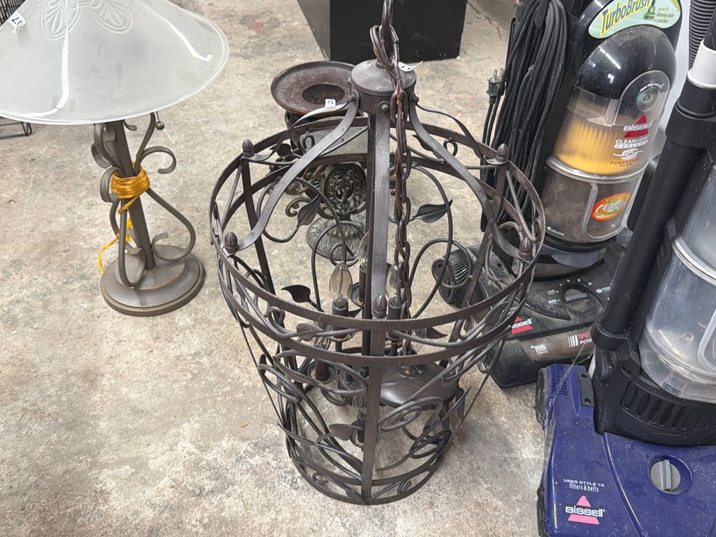 HANGING LIGHT FIXTURE