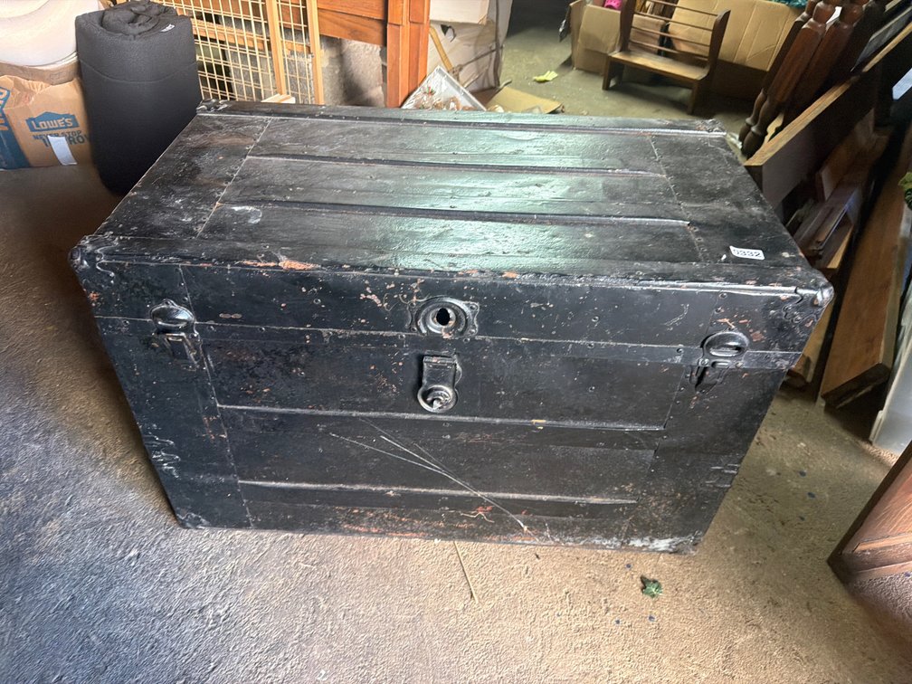 VINTAGE TRUNK