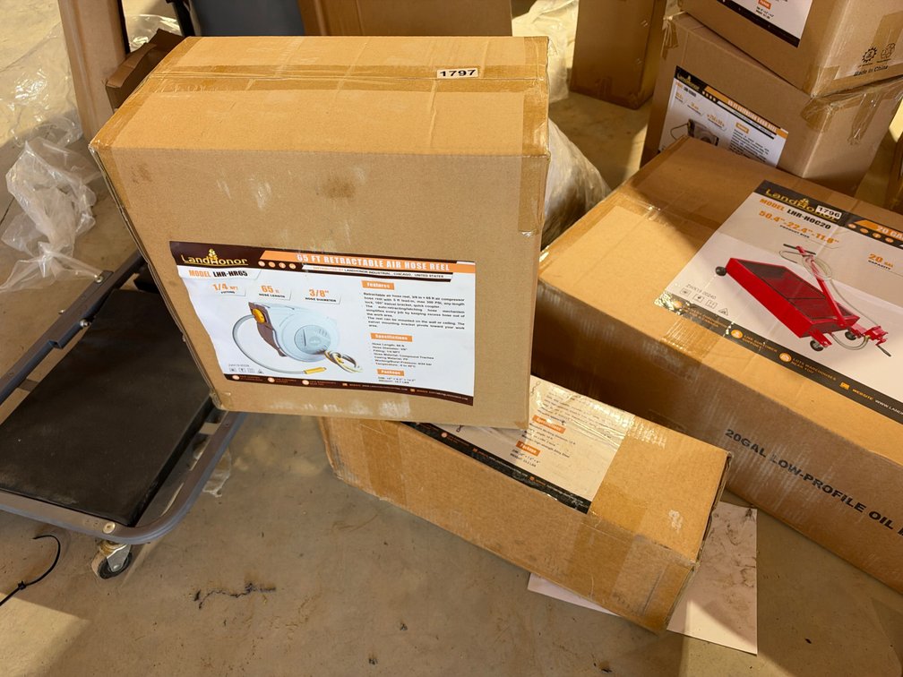 2 TON CHAIN HOIST AND RETRACTABLE AIR HOSE