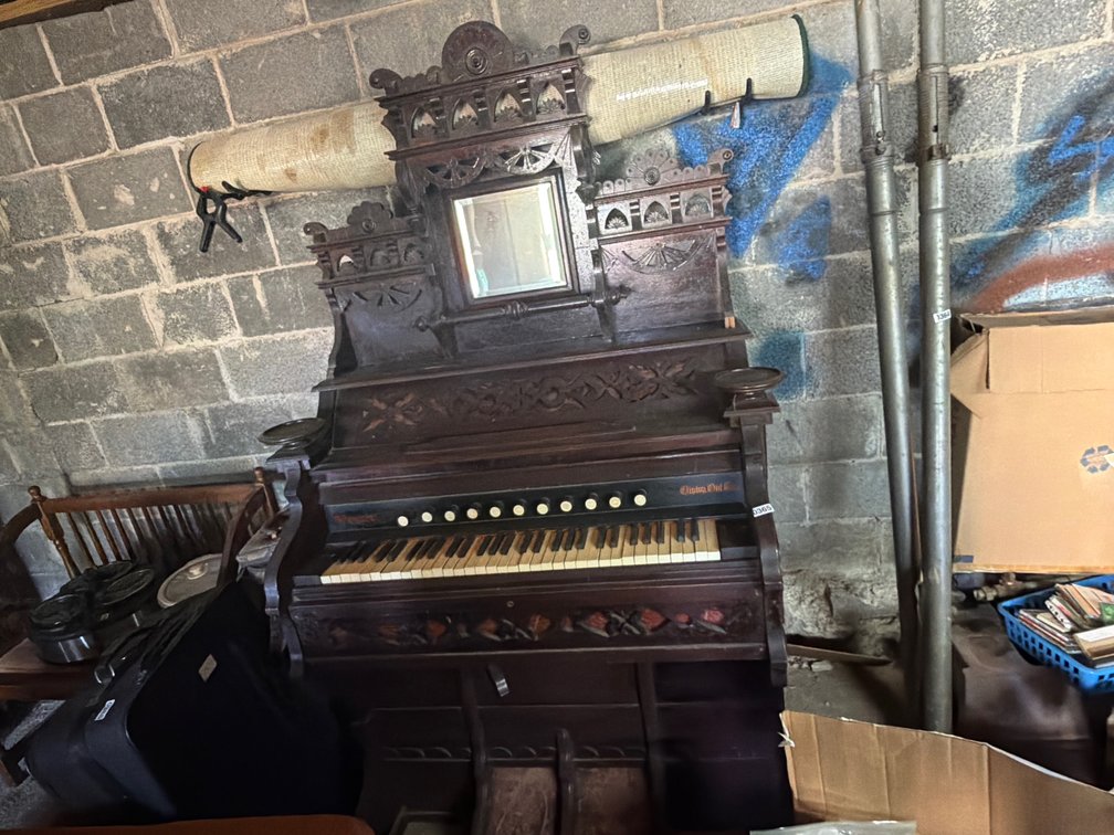 ANTIQUE CLINTON ONT. PUMP ORGAN