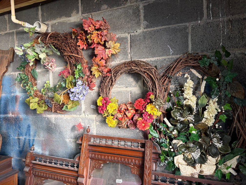 LOT OF WREATHS