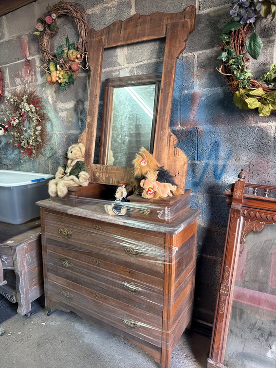 ANTQUE DRESSER AND MIRROR