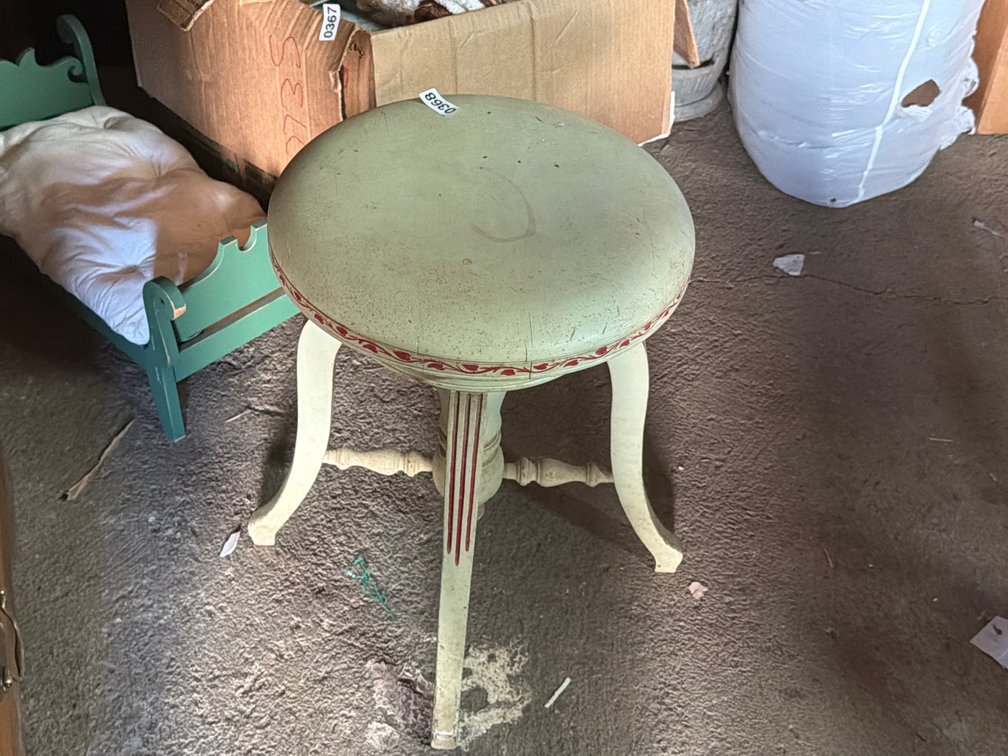 VINTAGE STOOL
