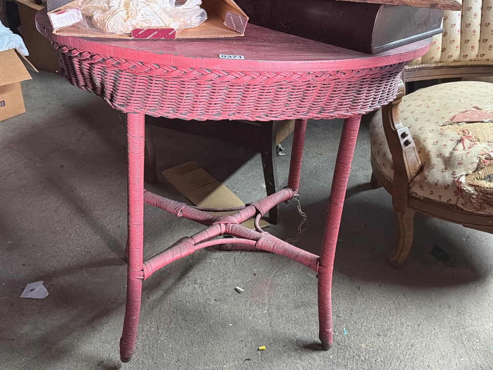 TABLE, WALL DECOR, STORAGE BOX, ETC.