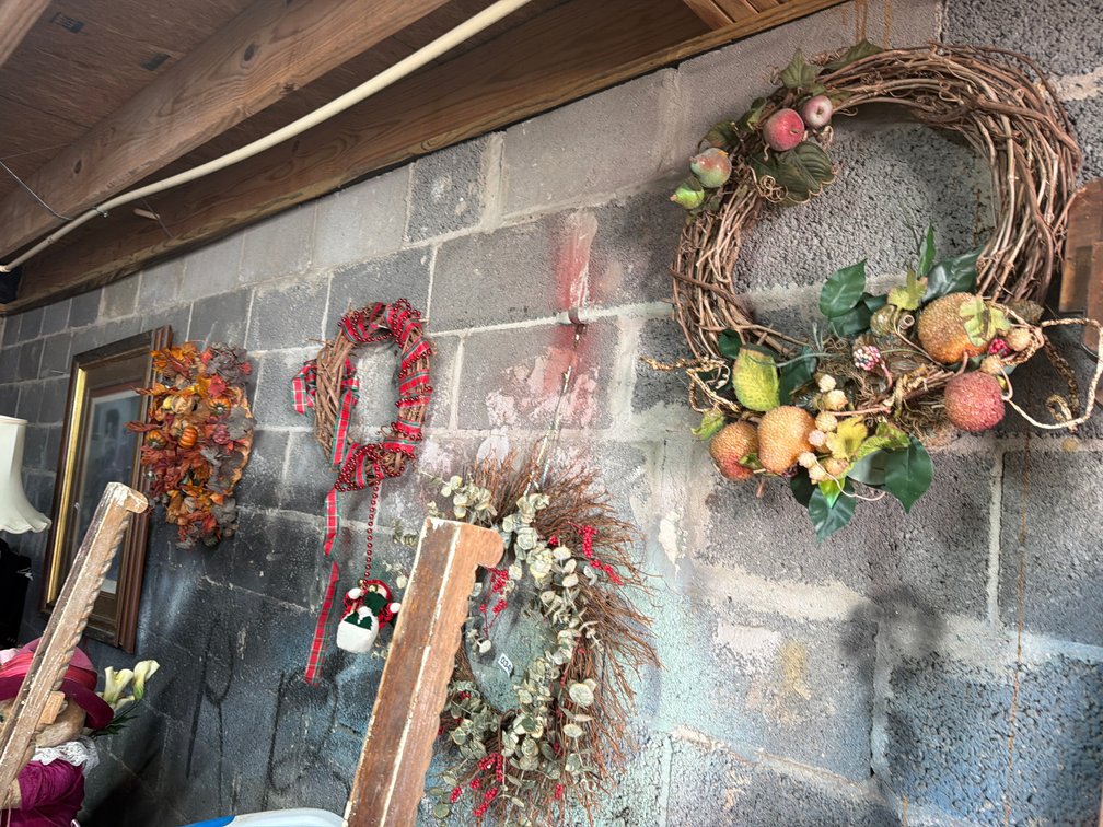 LOT OF WREATHS